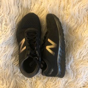Black New Balance Tennis Shoes